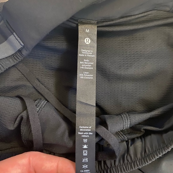 Lulu lemon training shorts - Picture 3 of 4